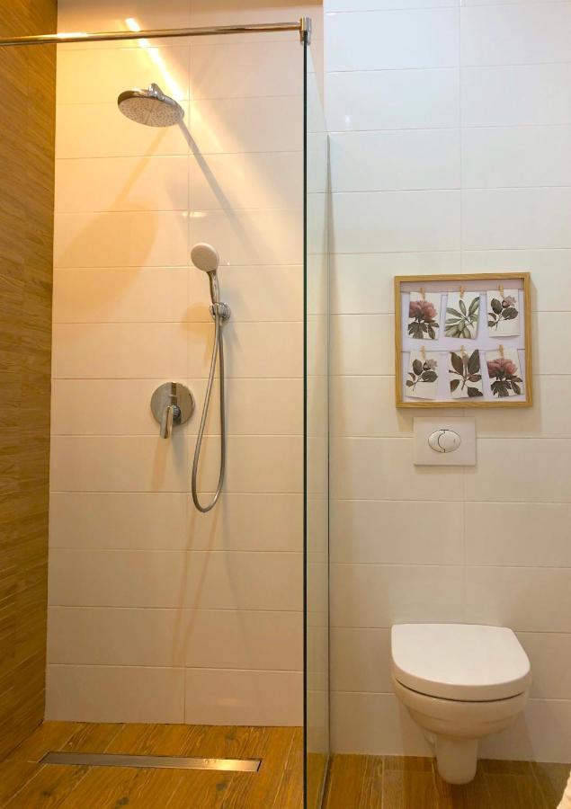 Centrally Located Apartment Overlooking Vermanes Park รีกา ภายนอก รูปภาพ