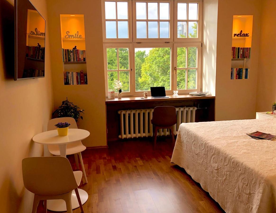 Centrally Located Apartment Overlooking Vermanes Park รีกา ภายนอก รูปภาพ